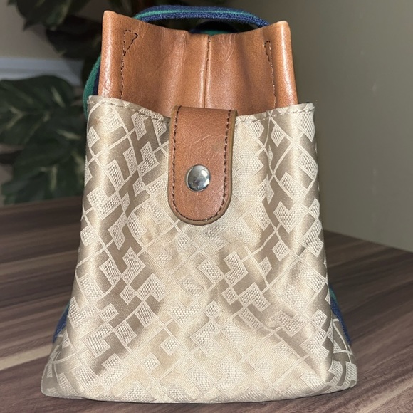 TOMMY HILFIGER MONOGRAM GREEN AND NAVY STRIPE PURSE - Picture 6 of 16